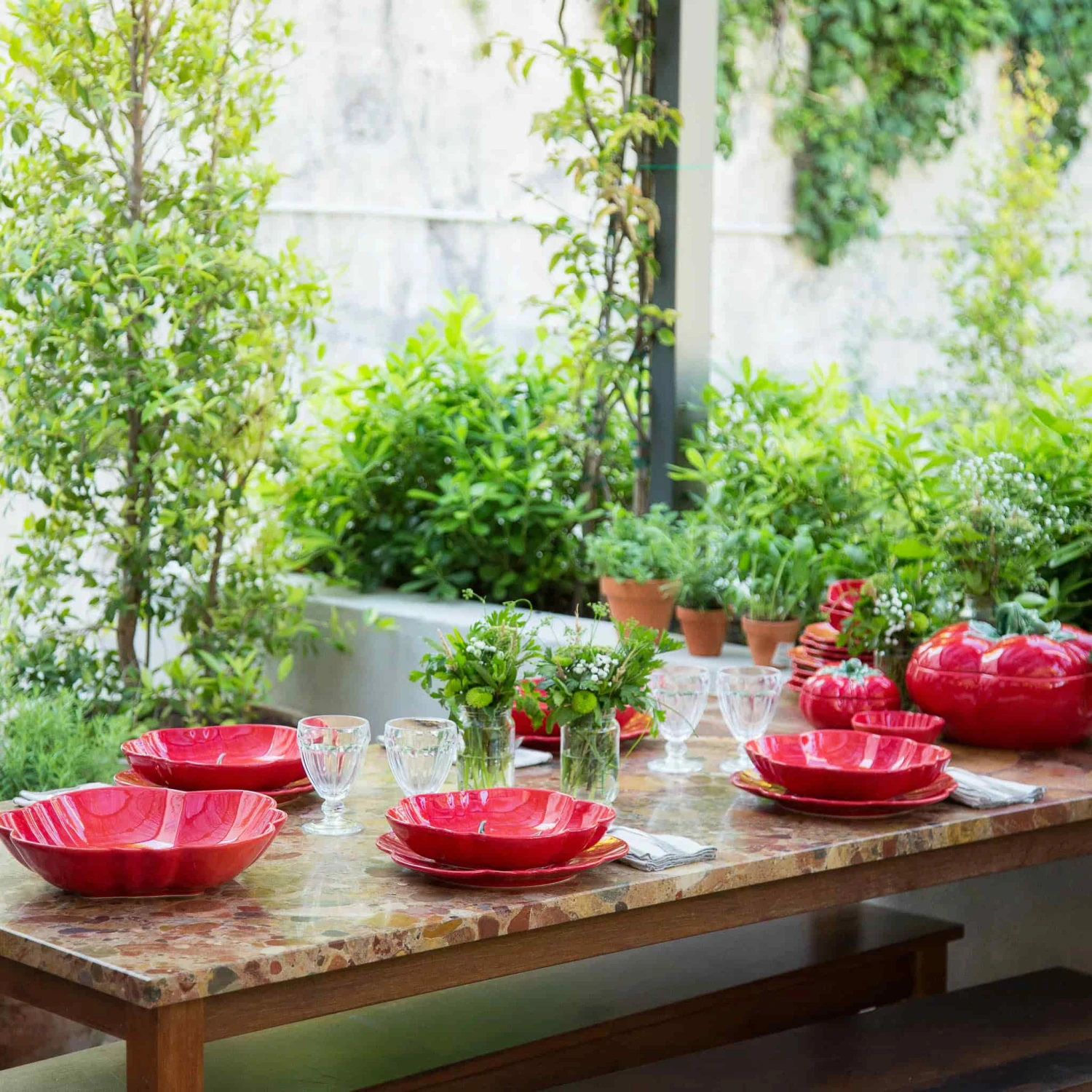 Bordallo Pinheiro Tomato Pasta Plate 25cm - Image 2